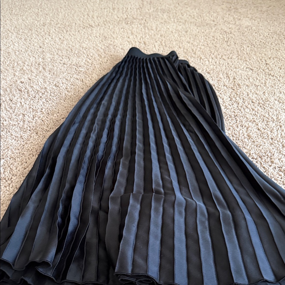 H&M Black Pleated Midi Skirt - Flowing A-Line Silhouette